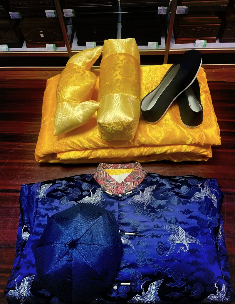 老人死后寿衣由谁穿