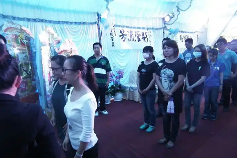 兄弟葬礼穿什么衣服?兄弟葬礼的穿着建议 兄弟葬礼穿什么衣服?兄弟葬礼的穿着建议