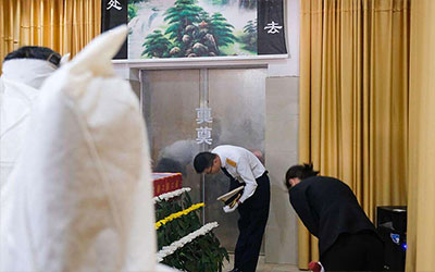 父亲仙逝称慈父还是严父好？父亲仙逝的称呼建议