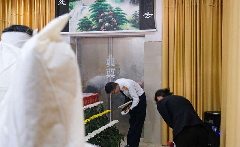 父亲仙逝称慈父还是严父好？父亲仙逝的称呼建议