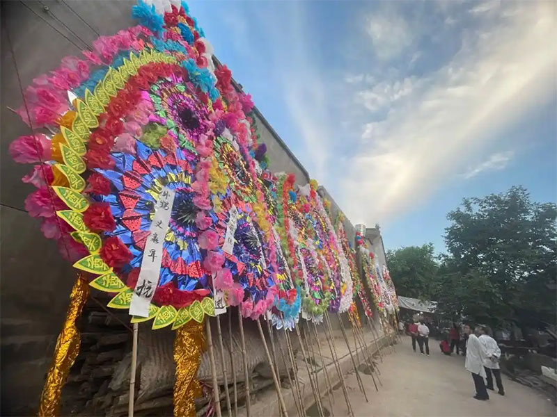 吊孝老人该磕几个头呢？吊孝老人常见的磕头情况