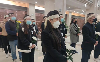 参加老人的葬礼穿什么衣服？参加老人葬礼的着装建议