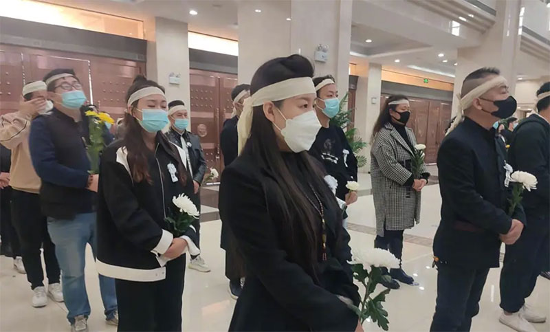 参加老人的葬礼穿什么衣服？参加老人葬礼的着装建议