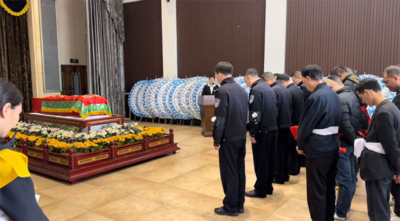 参加殡葬怎样穿才得体？参加殡葬的着装建议