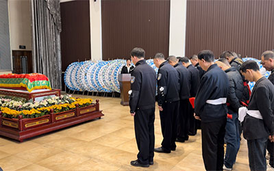 参加殡葬怎样穿才得体？参加殡葬的着装建议