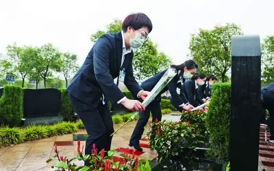 昆明附近的公墓提供哪些服务？