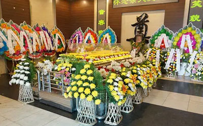 昆明殡葬一条龙服务电话，专车接送购墓买墓地