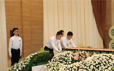 昆明殡葬服务、殡仪服务、丧葬用品骨灰盒、寿衣、花圈