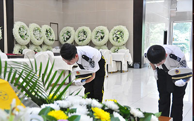 现代殡仪服务的形成