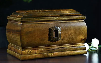 殡葬一条龙服务是否包含寿衣和骨灰盒？