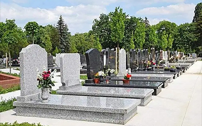 在殡葬中墓碑的选择和安放问题