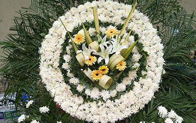 市民在选择丧葬服务时是否需要考虑丧葬仪式的场地和规模？