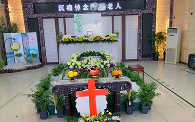 市民在选择丧葬服务时如何处理预算和费用问题？