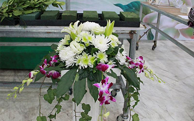 市民在选择丧葬服务时是否可以根据个人宗教信仰选择葬礼仪式？