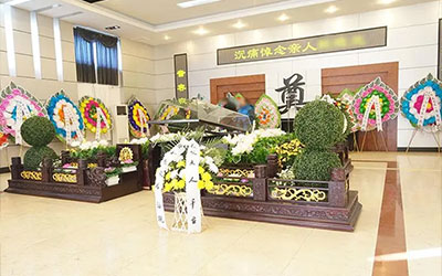 昆明丧葬一条龙是否提供在墓地举行祭祀仪式或年祭的支持？