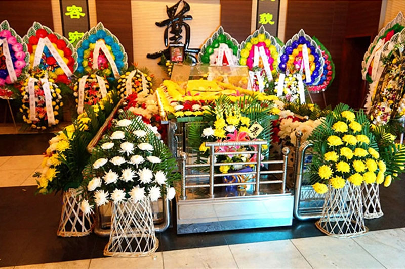 白事一条龙服务费用是否还包括了运输遗体和家属的费用 白事一条龙服务费用是否还包括了运输遗体和家属的费用