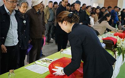 昆明老人去世办白事一条龙多少钱？昆明丧事流程有哪些？