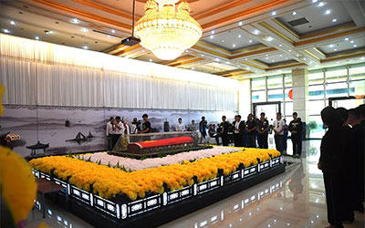 如何处理白事一条龙服务中可能出现的意外情况？