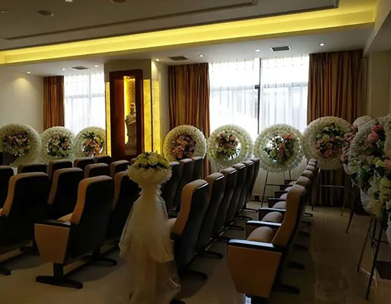 殡葬服务公司是否提供灵车队和随行人员的协助