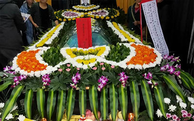 殡葬服务公司是否提供墓地选址和墓地安排？