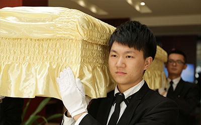 如何评估殡葬服务公司的专业水平？