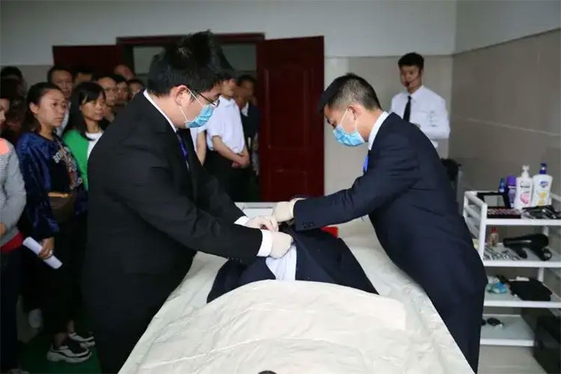 专业指导,全程陪伴:昆明殡葬服务公司为市民提供细致关怀 专业指导,全程陪伴:昆明殡葬服务公司为市民提供细致关怀