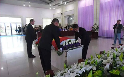 老人去世在殡仪馆办理一条龙服务需要多少钱？