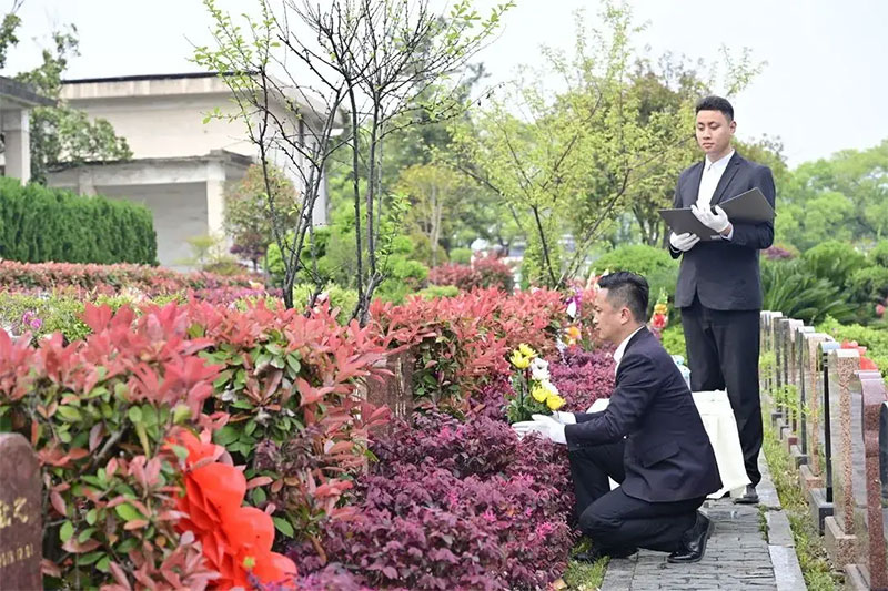 丧事中的殡葬礼仪:尊重逝者,慰藉生者 丧事中的殡葬礼仪:尊重逝者,慰藉生者