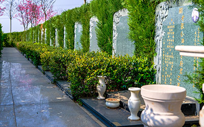 昆明抚仙湖人文纪念园墓地传统立碑展示