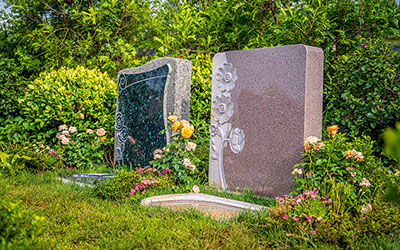 昆明抚仙湖人文纪念园墓碑实拍展示